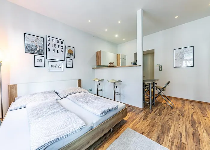 Cozy + Trendy By Jr City Apartments