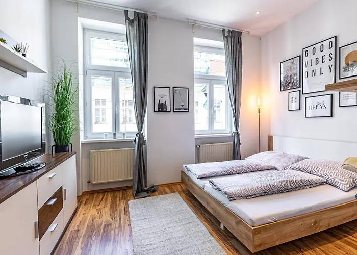 Cozy + Trendy By Jr City Apartments